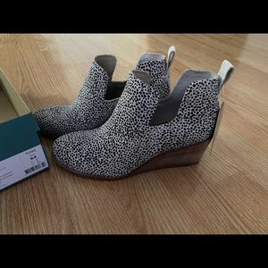 TOMS Size 6.5 Macadamia Mini Cheetah Print Wedge